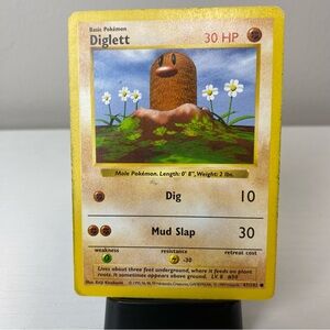 Diglett 47/102 Base Set Shadowless Pokemon 1999 WOTC Vintage Card